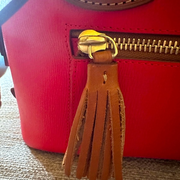 Dooney & Bourke LEATHER Shoulder Bag or Tote in GERANIUM. EXQUISITE QUALITY. - Picture 5 of 12